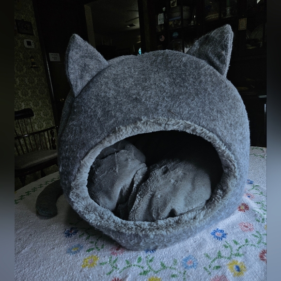 NWOT KITTY BED GREY - Picture 4 of 10